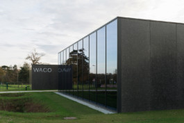 Antoine Cardi_PROJECTILES_11-2024_Airborne Museum_pavillon Waco_extérieur_-04